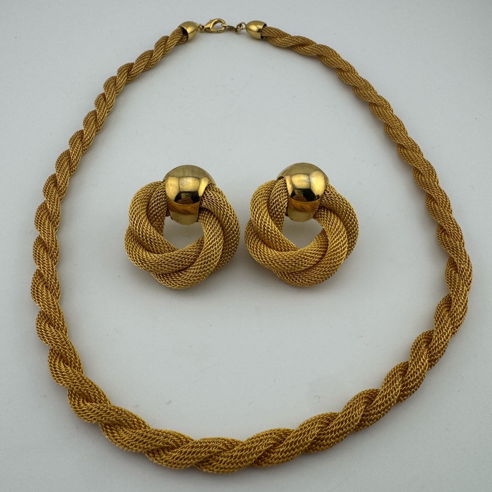Avon Vintage Rope style Elegant Gold Tone Braided Jewelry Set Clip on Earrings